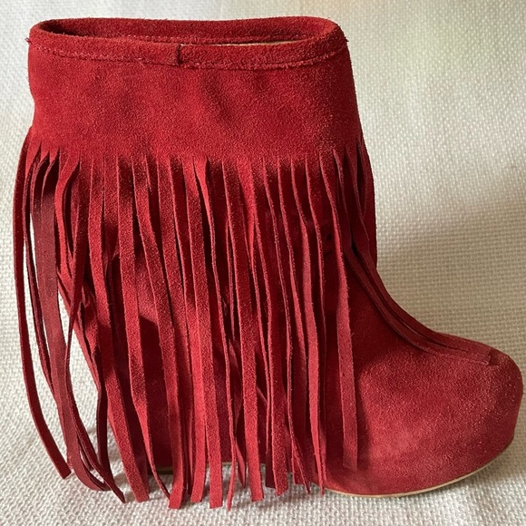 Koolaburra Red Suede Fringe Ankle Boots - Picture 4 of 12
